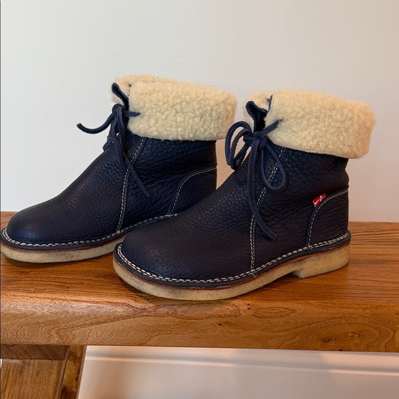 Cozy Navy Winter Boots for Women - Picture 10 of 10